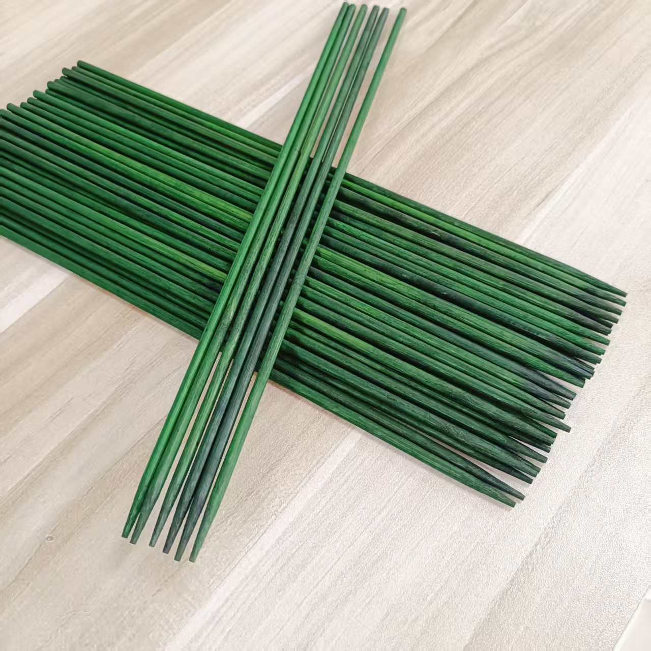 Green dyed and waxed bamboo flower sticks for garden supplies